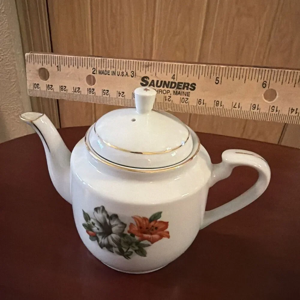 Vintage Hibiscus Teapot w/Gold Trim  Made in Liling, China. Excellent Condition!